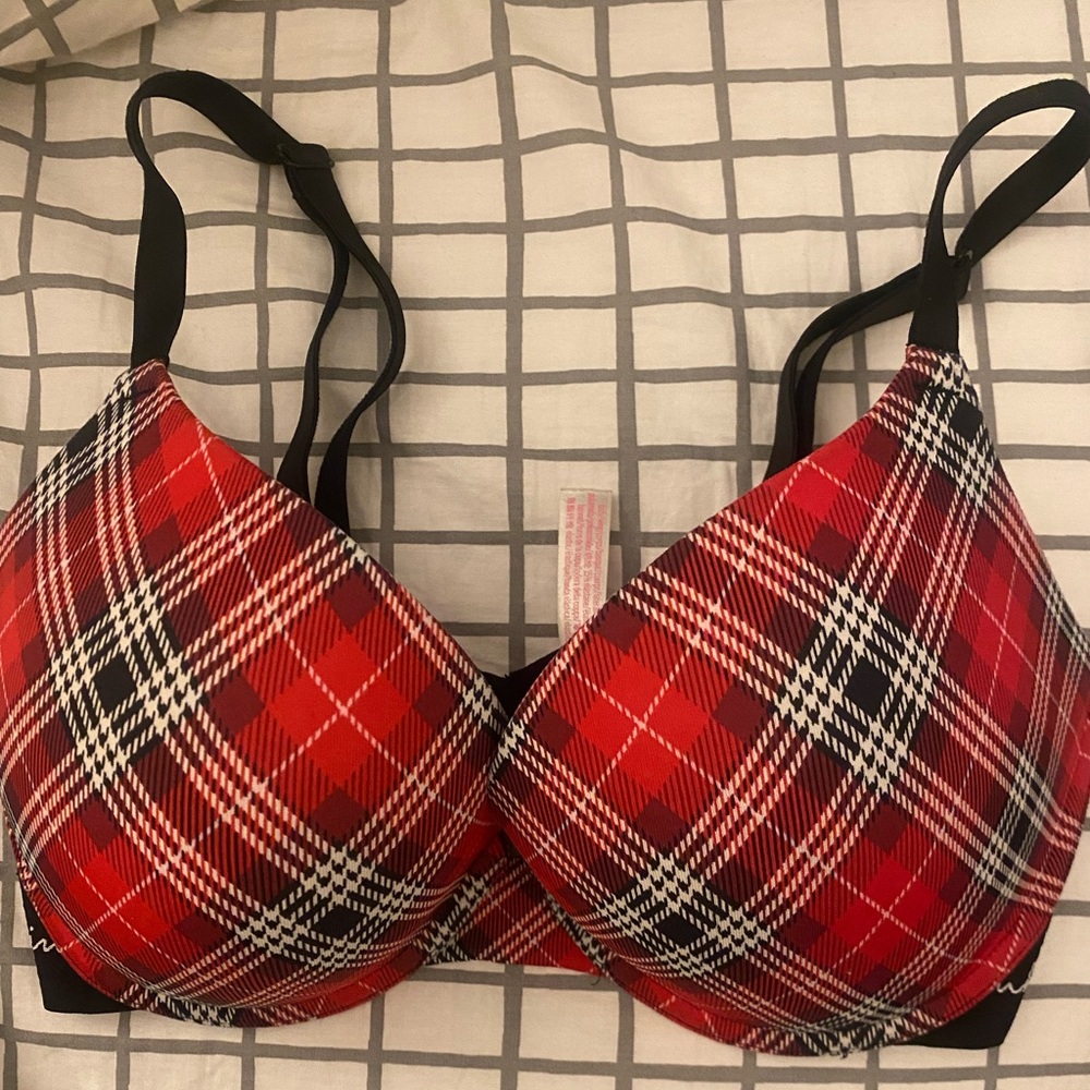 Push up bra! 32DD great condition Victoria Secret brand